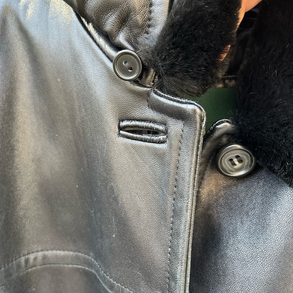 SOLD. .DANIER Buttery Soft Leather Jacket w/ Fur Collar and Belted SZ 6 - 8 - Picture 10 of 16